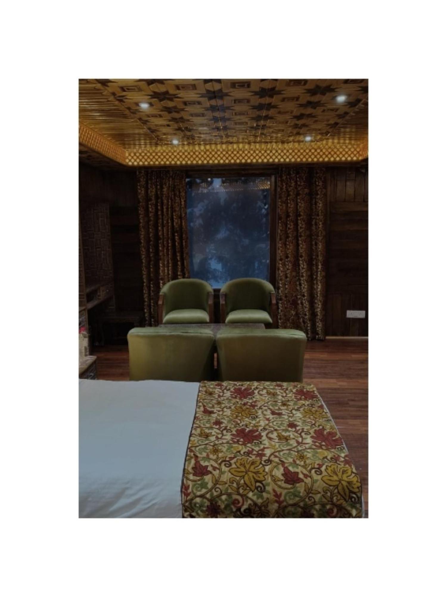 Hotel Shanu Premium 古尔马尔格 外观 照片