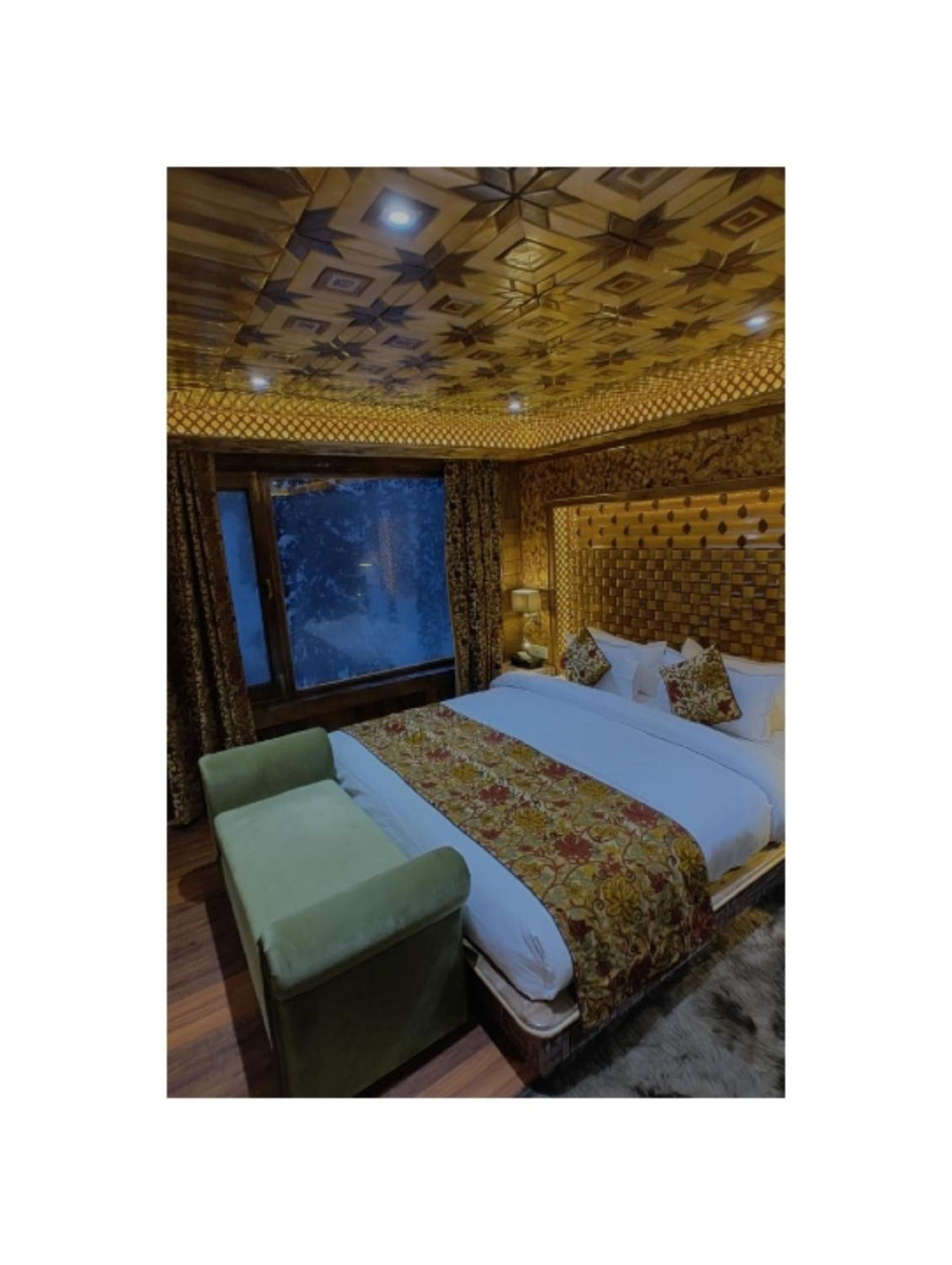 Hotel Shanu Premium 古尔马尔格 外观 照片