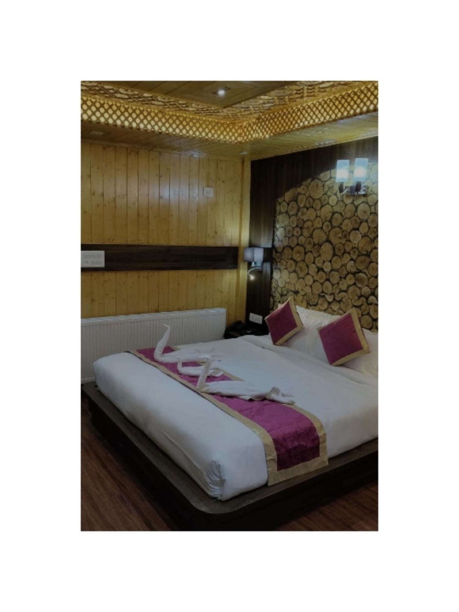Hotel Shanu Premium 古尔马尔格 外观 照片