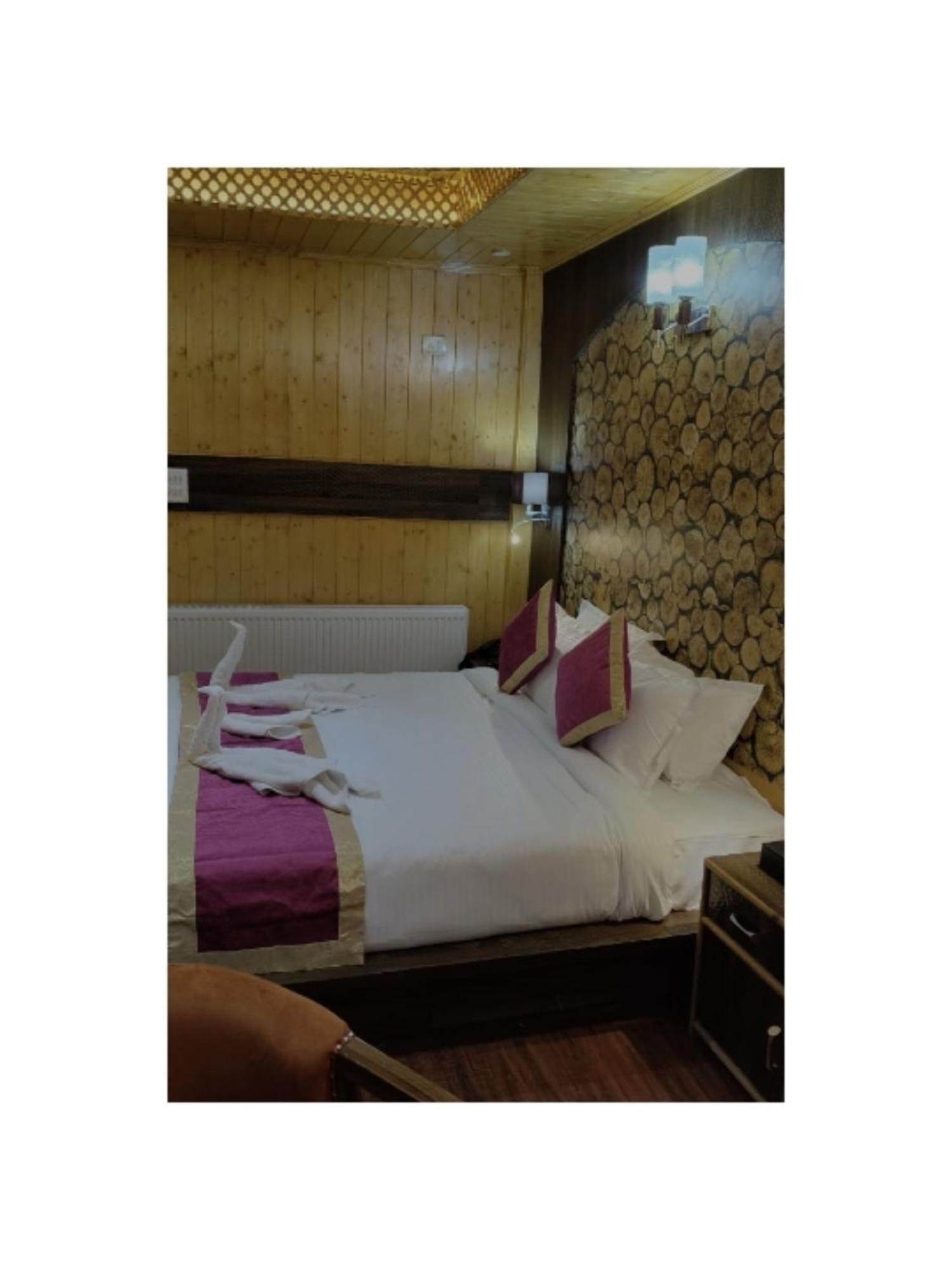 Hotel Shanu Premium 古尔马尔格 外观 照片