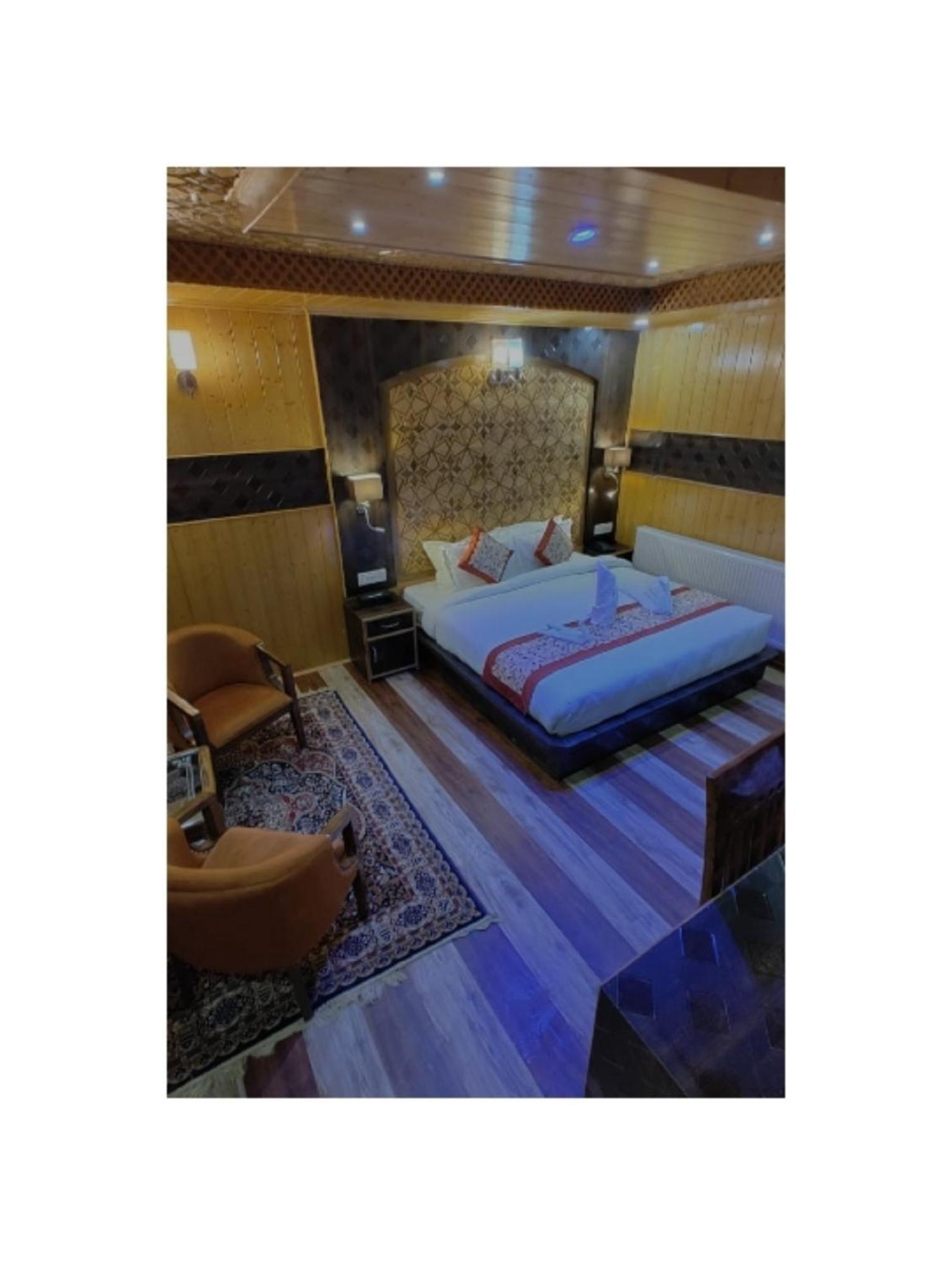 Hotel Shanu Premium 古尔马尔格 外观 照片